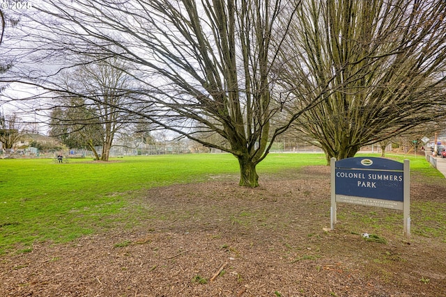 1529 SE Hawthorne Blvd Unit 204, Portland, OR 97214 - view of home's community with a lawn