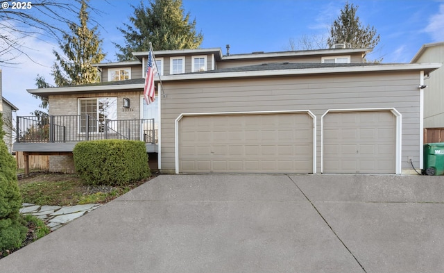 view of front facade with a garage and concrete driveway