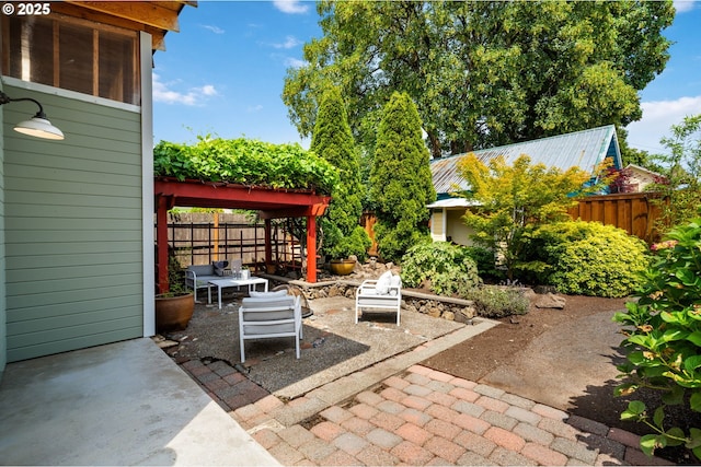 1905 N Sumner St, Portland, OR 97217 - fenced backyard with a patio area