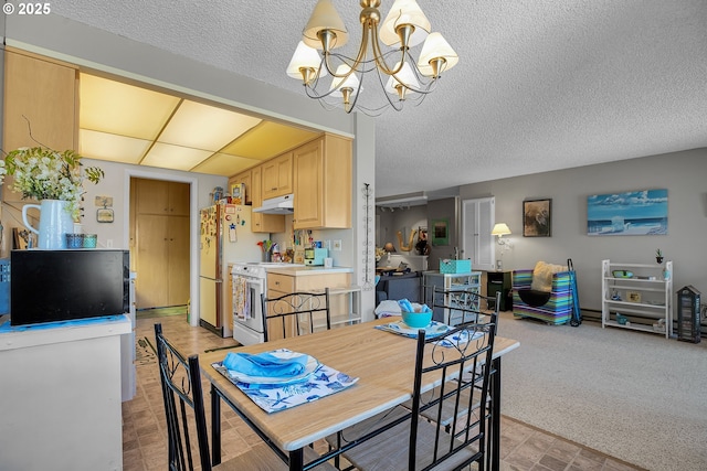 5575 E Evergreen Blvd Unit 4303, Vancouver, WA 98661 - dining area featuring a chandelier and a textured ceiling