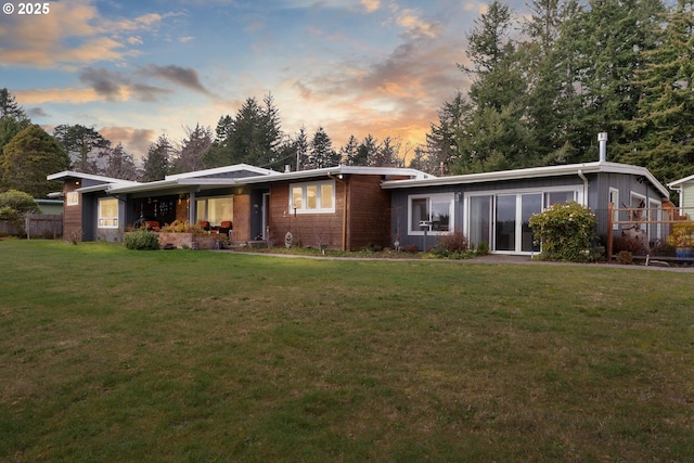 view of front facade with a front yard