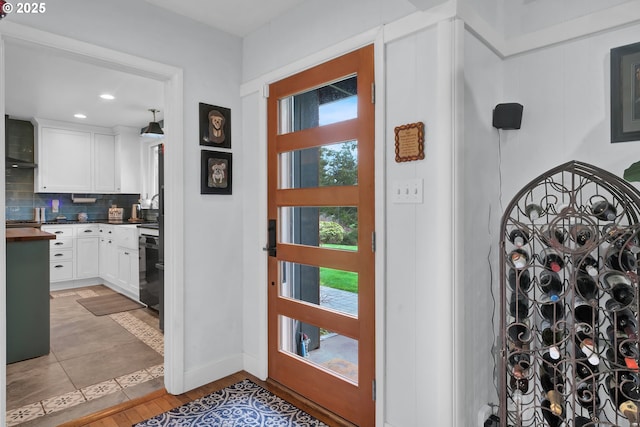 interior space with light wood-type flooring, recessed lighting, and baseboards