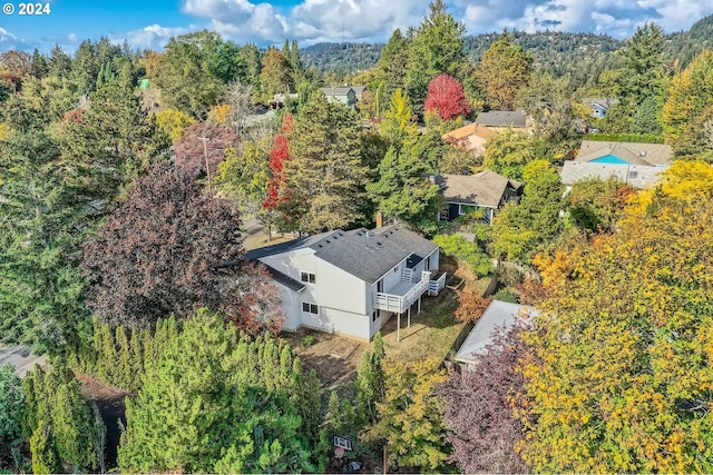 bird's eye view with a view of trees
