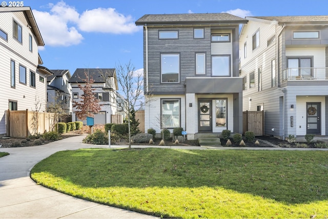 view of front facade with fence and a front lawn