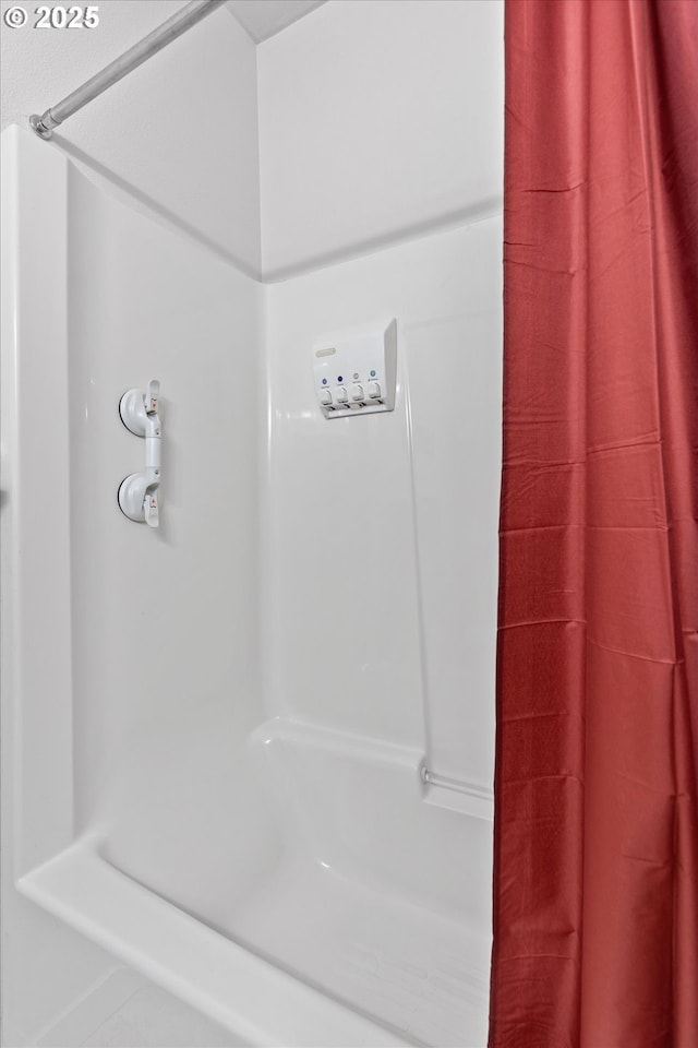 bathroom featuring curtained shower