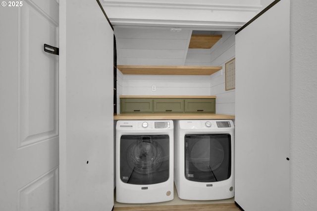 1027 Turtledove Loop, Lebanon, OR 97355 - laundry room with washer and dryer