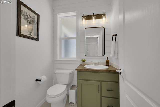 1027 Turtledove Loop, Lebanon, OR 97355 - bathroom with vanity and toilet