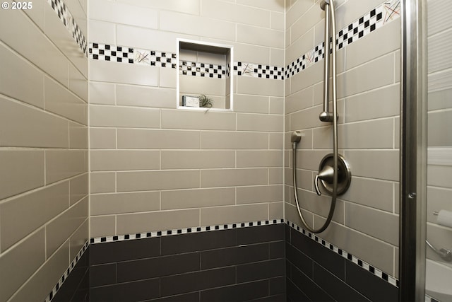 3334 NE 16th Ave, Portland, OR 97212 - full bathroom with tiled shower
