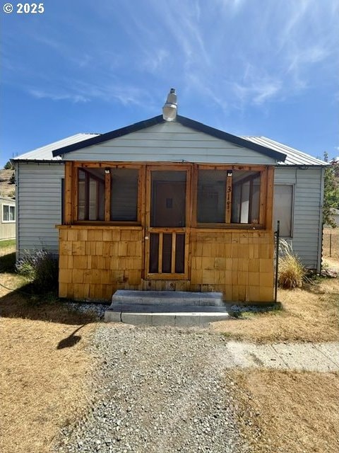 318 SW Brent Dr, John Day, OR 97845 - rear view of property