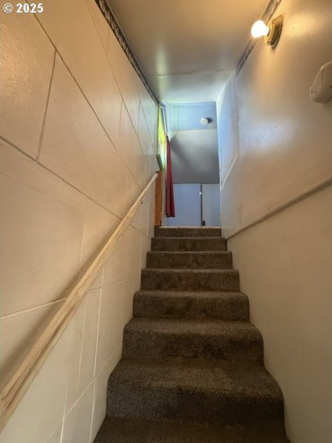 318 SW Brent Dr, John Day, OR 97845 - view of stairs