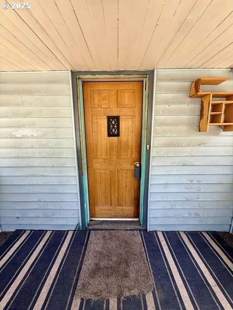 318 SW Brent Dr, John Day, OR 97845 - doorway to property