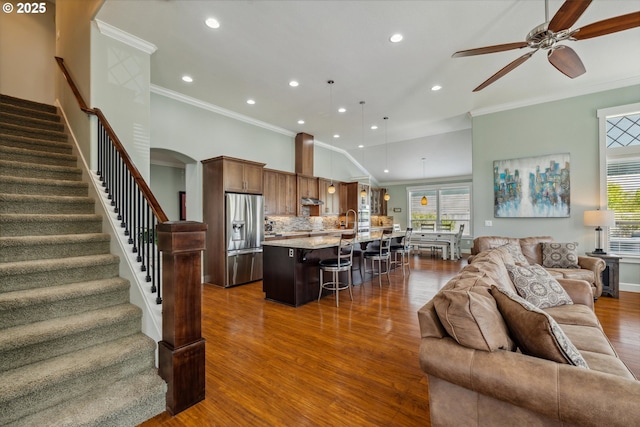 living room featuring crown molding, recessed lighting, healthy amount of natural light, dark wood-style floors, and ceiling fan