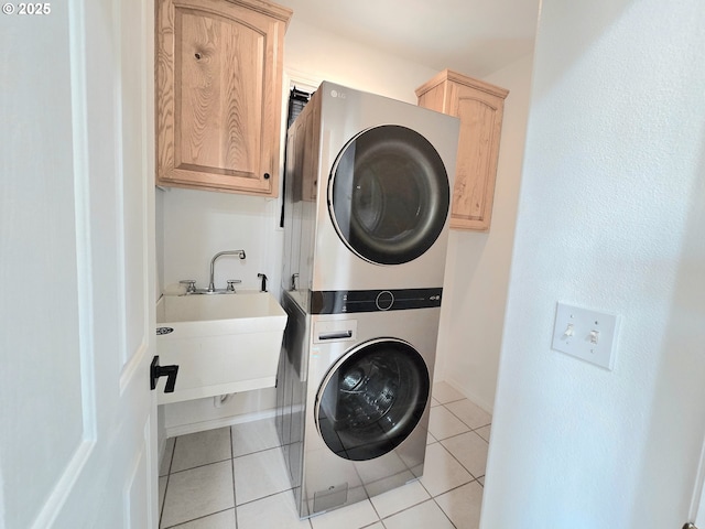 292 Jamie Loop, Roseburg, OR 97471 - washroom featuring stacked washer / drying machine, cabinet space, and light tile patterned floors