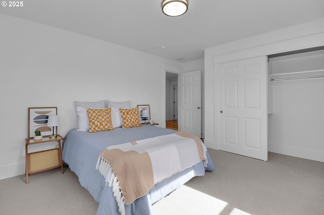 bedroom featuring carpet floors and a closet