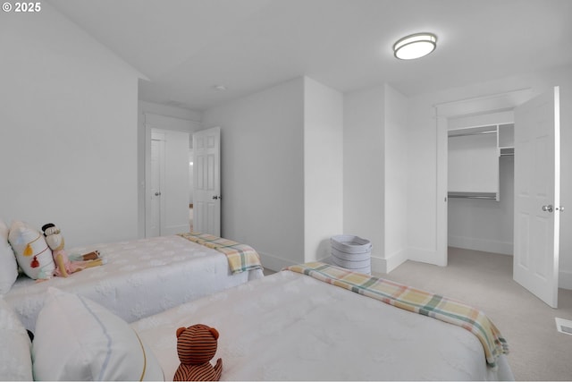 bedroom featuring baseboards, carpet, and a closet
