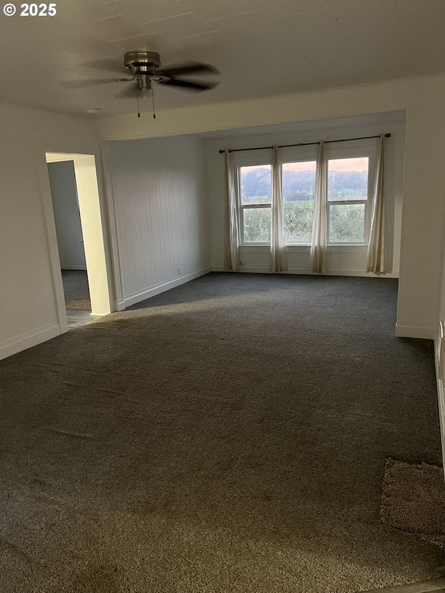 unfurnished room featuring ceiling fan and carpet