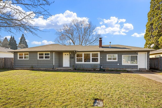 single story home featuring a front lawn