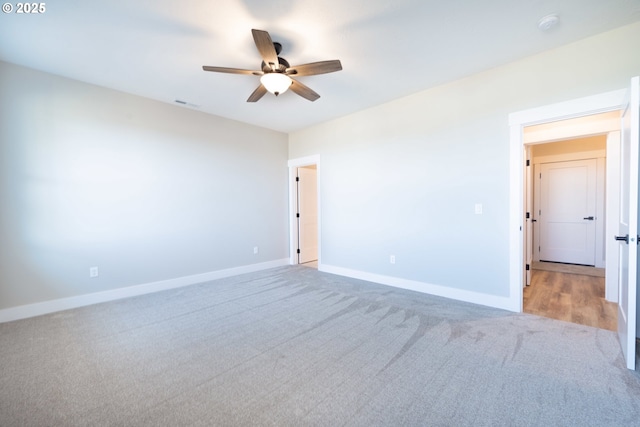 carpeted empty room featuring ceiling fan