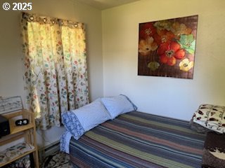 215 Hill Ave, Milton-Freewater, OR 97862 - view of bedroom