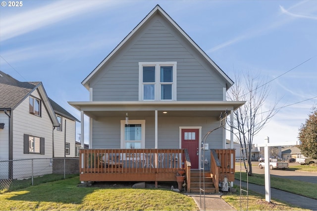 bungalow featuring covered porch and a front lawn