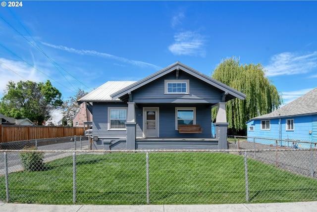 bungalow featuring a front yard