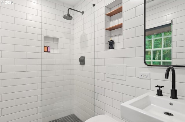 2505 SW Hillcrest Dr, Portland, OR 97201 - bathroom with a sink, tiled shower, and toilet