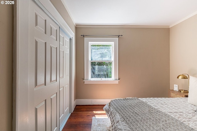 4915 NE 8th Ave, Portland, OR 97211 - bedroom with dark wood finished floors, crown molding, and a closet