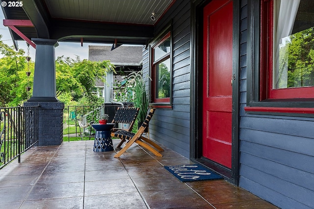 4915 NE 8th Ave, Portland, OR 97211 - doorway to property with a porch