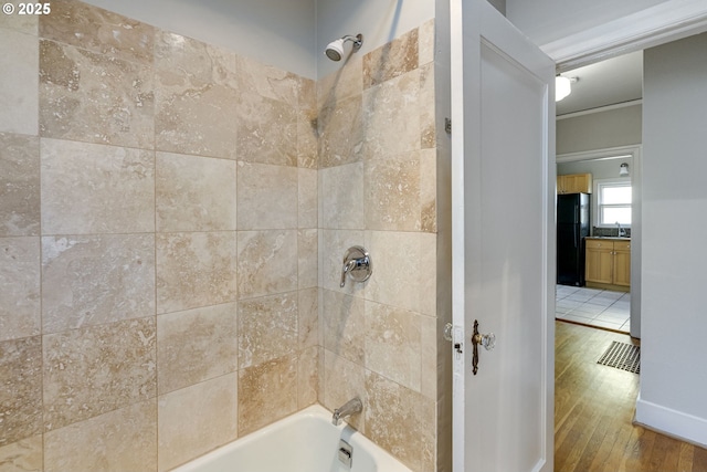 bathroom featuring tiled shower / bath, sink, and hardwood / wood-style floors