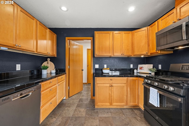 1313 Wakeman Ln, Gearhart, OR 97138 - kitchen featuring appliances with stainless steel finishes, recessed lighting, and tile counters