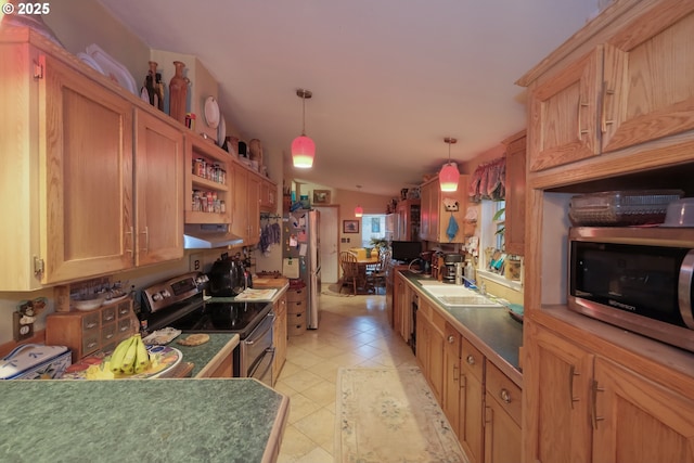 kitchen with vaulted ceiling, decorative light fixtures, sink, light tile patterned floors, and stainless steel appliances