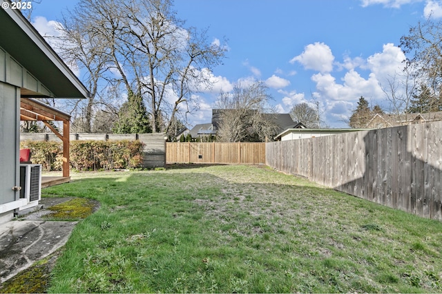 view of yard featuring a fenced backyard