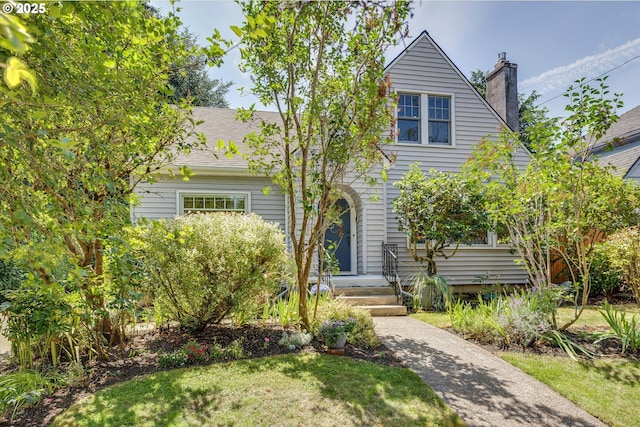 3034 NE Tillamook St, Portland, OR 97212 - view of front of home with a chimney and a front yard