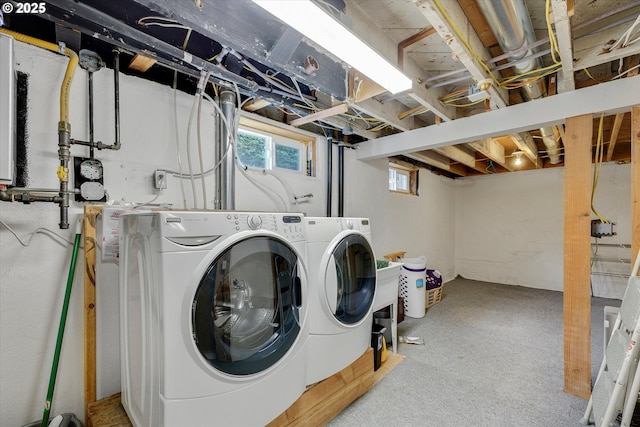 3034 NE Tillamook St, Portland, OR 97212 - laundry area featuring washer and dryer