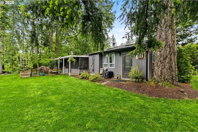 174 Cedar Ln, Gates, OR 97346 - rear view of property featuring a sunroom and a lawn