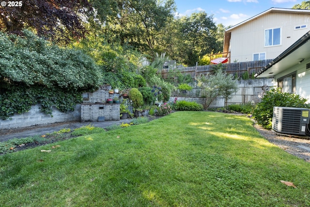1842 NW Dogwood St, Roseburg, OR 97471 - view of yard featuring cooling unit
