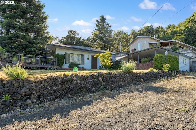 1842 NW Dogwood St, Roseburg, OR 97471 - view of front of house with a deck