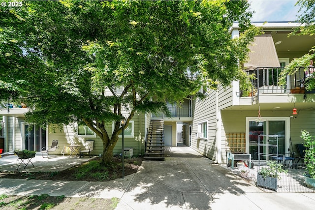 view of front of house featuring a patio