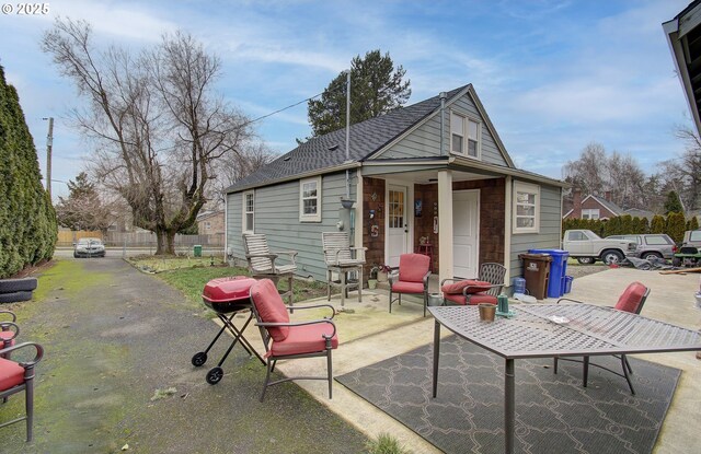 116 SE Williams Rd, Gresham, OR 97080 - view of patio / terrace