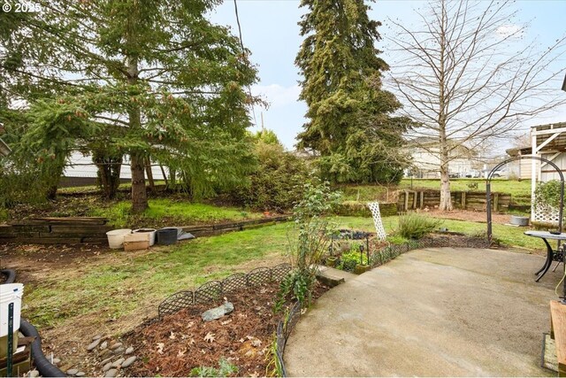 744 NE Craig St, Myrtle Creek, OR 97457 - view of yard with a patio area
