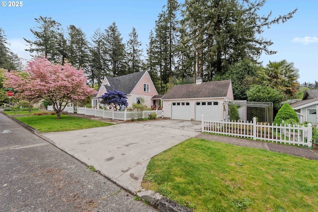 view of front of home featuring an outdoor structure