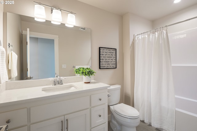 1408 Taylor St, Eugene, OR 97402 - full bath featuring toilet, vanity, and shower / bath combo with shower curtain