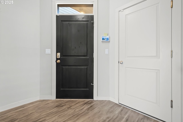 15519 NE 108th Way, Vancouver, WA 98682 - entrance foyer with wood finished floors and baseboards