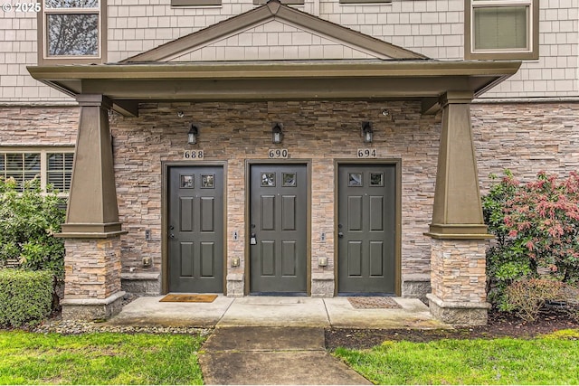 property entrance featuring a porch