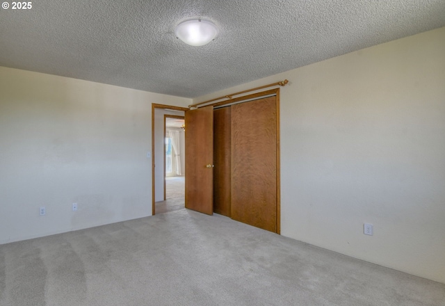 458 NW 21st St, Pendleton, OR 97801 - unfurnished bedroom featuring carpet flooring, a closet, and a textured ceiling