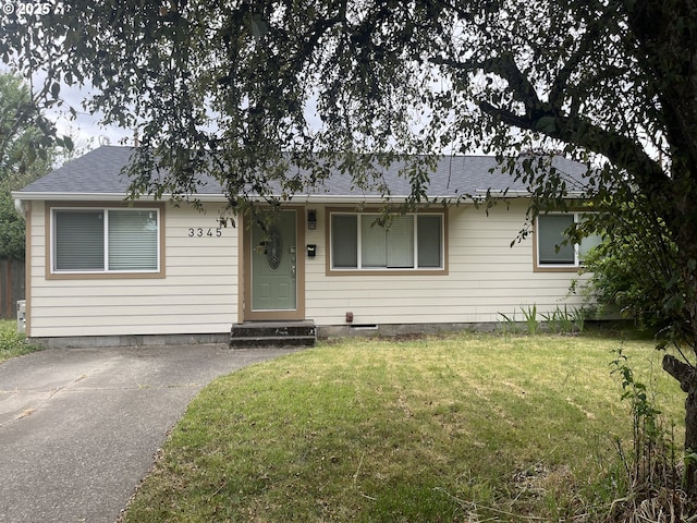 3345 SW 124th Ave, Beaverton, OR 97005 - ranch-style home with a front yard and roof with shingles