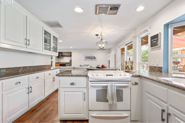 13355 SW Chimney Ridge Ct, Tigard, OR 97223 - kitchen featuring white electric stove, a peninsula, white cabinets, wood finished floors, and recessed lighting