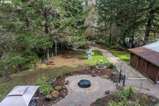 view of yard featuring an outdoor fire pit