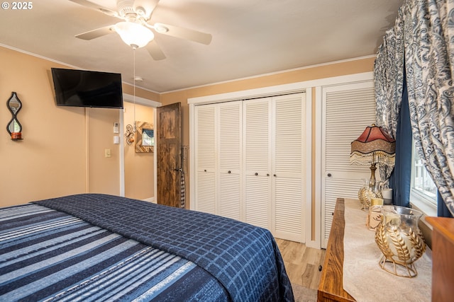 bedroom with light wood-style flooring, ceiling fan, and crown molding