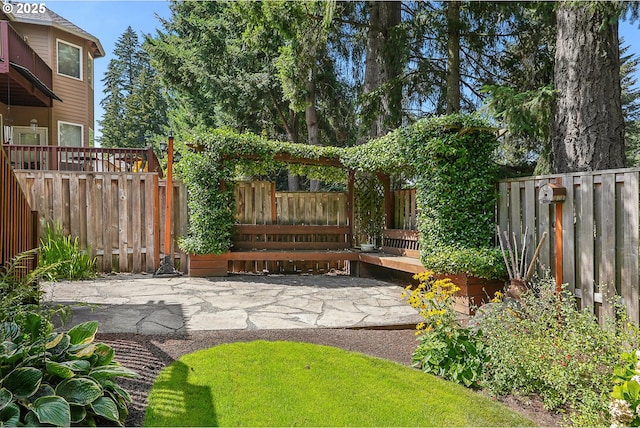 view of yard featuring a fenced backyard and a patio area